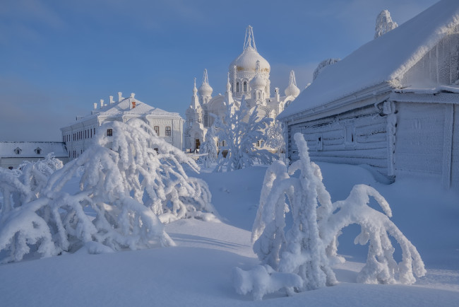 Обои картинки фото города, - православные церкви,  монастыри, урал, зима, холодная, здание, снег, лед, россия, монастырь, белогорский, на, открытом, воздухе