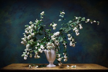 Картинка цветы ваза стол ветки шарики