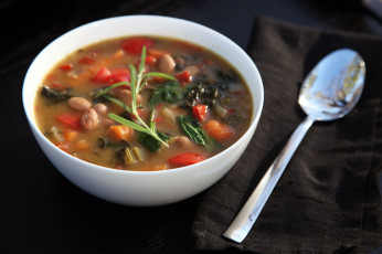 Картинка еда первые блюда суп ложка миска фасоль овощи розмарин