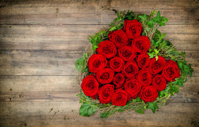 Обои картинки фото цветы, букеты,  композиции, red, flowers, розы, love, roses, romantic, heart, сердце, любовь