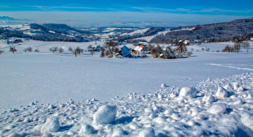 Картинка города -+пейзажи дома снег склон горы зима небо