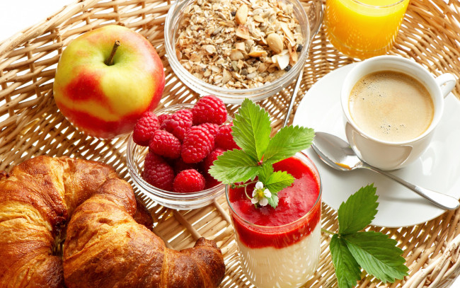 Обои картинки фото еда, разное, coffee, juice, apple, raspberry, baking, сок, кофе, яблоко, малина, круассаны, мюсли