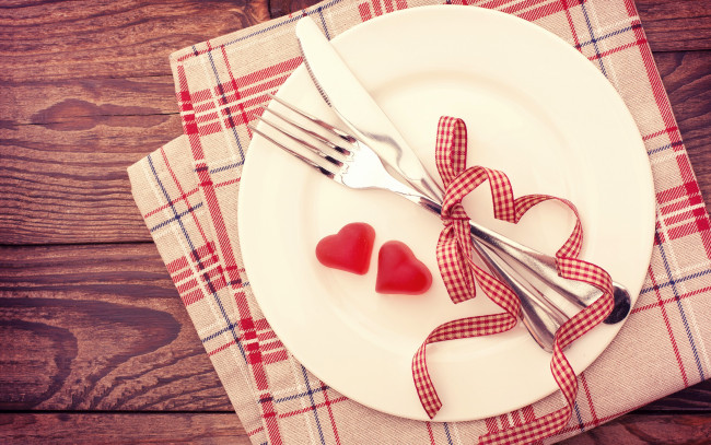 Обои картинки фото праздничные, сервировка, valentines, day, knife, нож, вилка, бант, сердце
