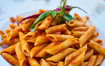 Картинка еда макаронные+блюда перья паста соус