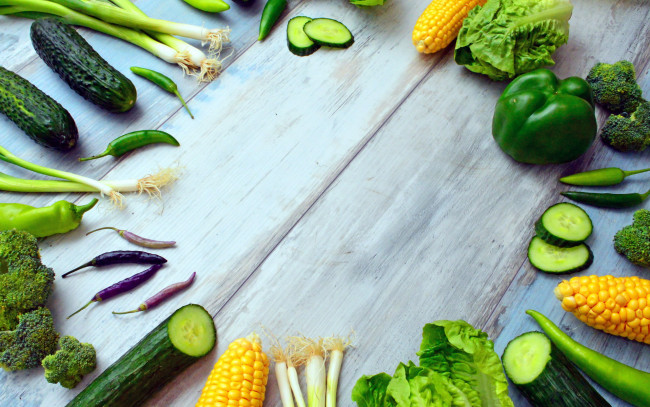 Обои картинки фото еда, овощи, кукуруза, салат, огурец, брокколи, перец