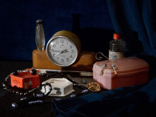 Картинка валерий гришин дамские ретро штучки разное украшения аксессуары веера
