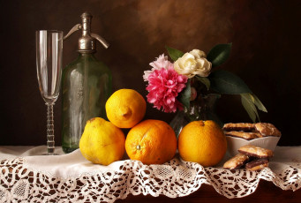 обоя еда, натюрморт, цветы, печенье, апельсин, лимон, бокал, сифон