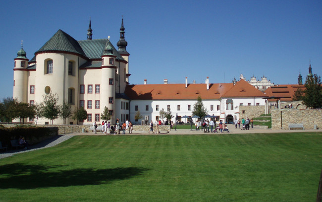 Обои картинки фото литомышль, Чехия, города, дворцы, замки, крепости, замок, лужайка