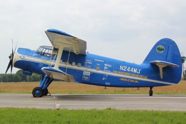 Обои картинки фото an-2, авиация, лёгкие и одномоторные самолёты, биплан, поле, летное