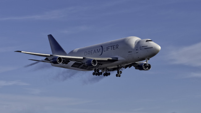 Обои картинки фото boeing 747-400 dreamlifter, авиация, грузовые самолёты, супергрузовик