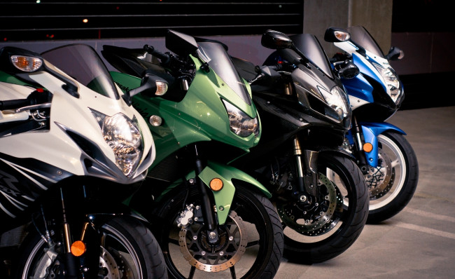 Обои картинки фото сузуки джиксер,  кавасаки ниндзя, мотоциклы, разные вместе, сузуки, джиксер, кавасаки, ниндзя