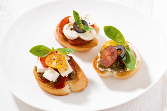 Картинка еда бутерброды +гамбургеры +канапе маслины мини закуска базилик сыр фета помидоры