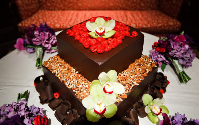 Обои картинки фото еда, торты, малина, торт, орхидеи, лакомство, шоколад