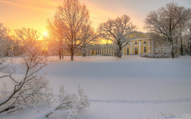 Обои картинки фото города, - пейзажи, закат, следы, пушкин, снег, санкт-петербург, зима, деревья, царское, село, александровский, дворец, россия
