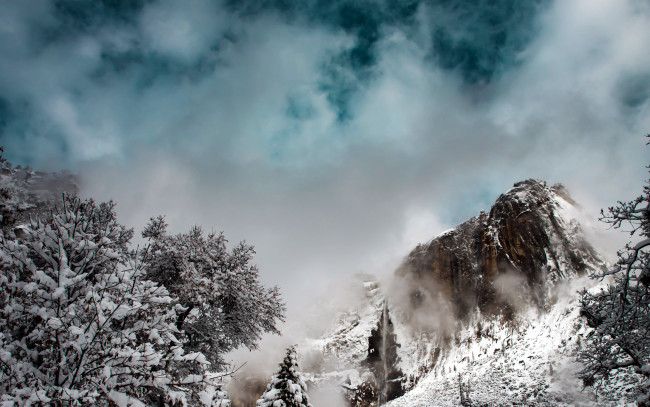 Обои картинки фото природа, горы, снег, туман, гора
