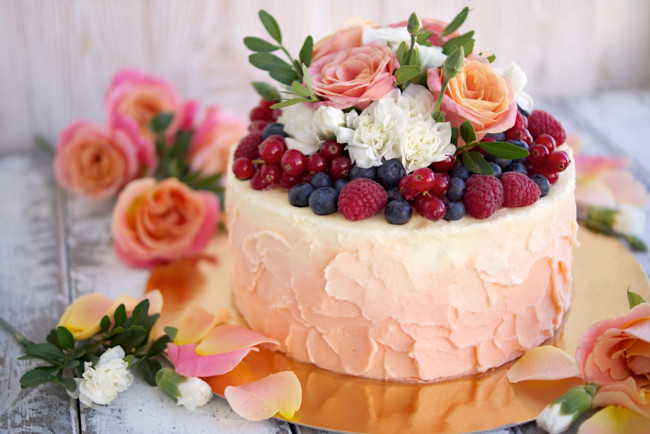 Обои картинки фото еда, торты, розы, малина, лакомство, торт, смородина