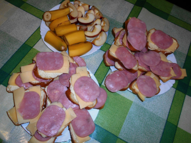 Обои картинки фото еда, бутерброды,  гамбургеры,  канапе, колбаса, сыр, хлеб