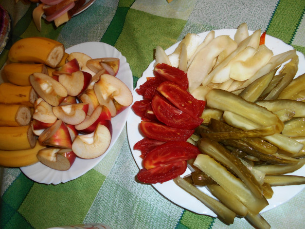 Обои картинки фото еда, помидоры, яблоки, огурцы, томаты, бананы