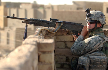 Картинка оружие армия спецназ пулемет очки морпех