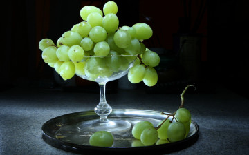 Картинка еда виноград ваза поднос