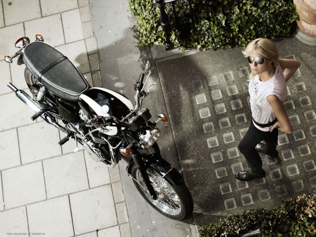 Обои картинки фото мотоциклы, мото, девушкой, блондинка, байк, очки