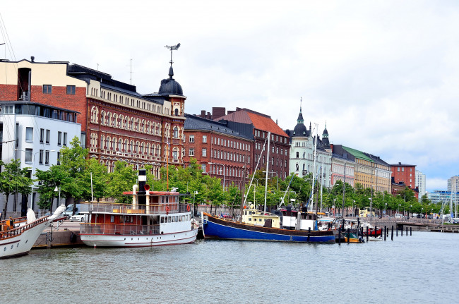 Обои картинки фото города, хельсинки, финляндия, река, баркас, здания