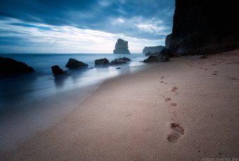 Картинка природа побережье пляж австралия песок следы скалы море океан