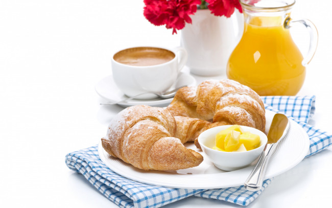 Обои картинки фото еда, хлеб,  выпечка, сок, масло, кофе, круассаны, завтрак, juice, cup, coffee, butter, croissant, breakfast