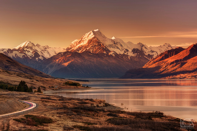 Обои картинки фото природа, реки, озера, вечер, высочайшая, точка, новой, зеландии, южные, альпы, горы, остров, южный, новая, зеландия, гора, кука