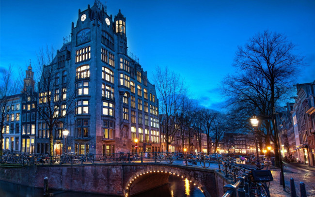 Обои картинки фото города, амстердам , нидерланды, мост, фонари, вечер