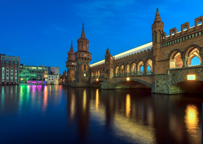 Обои картинки фото города, берлин , германия, вечер, башни, мост, река