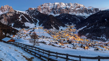 Картинка сельва-ди-валь-гардена +италия города -+огни+ночного+города горы зима снег вечер огни