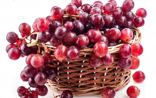 Обои картинки фото еда, виноград, корзинка, ягоды