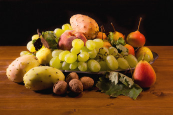 Картинка еда фрукты +ягоды опунция виноград груши орехи персик