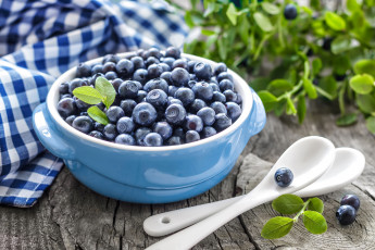 Картинка еда голубика +черника spoons napkin салфетка миска листики bowl leaves blueberries fresh berries ложки черника свежие ягоды