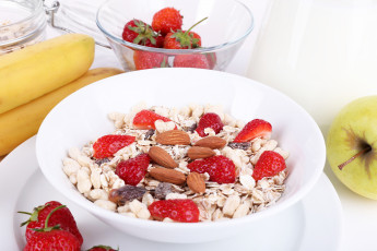 Картинка еда разное cereals healthy breakfast cereal with milk and fresh fruit berries хлопья здоровый завтрак мюсли с молоком и фруктами свежими ягодами