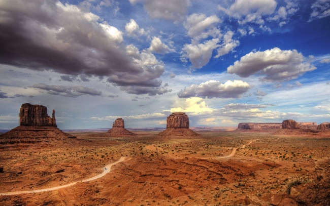 Обои картинки фото природа, горы, облака, каньон, скалы, пустыня, дорога