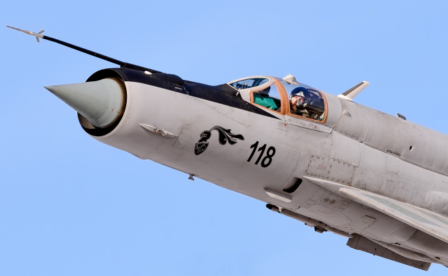 Обои картинки фото mig-21bisd, авиация, боевые самолёты, истребитель