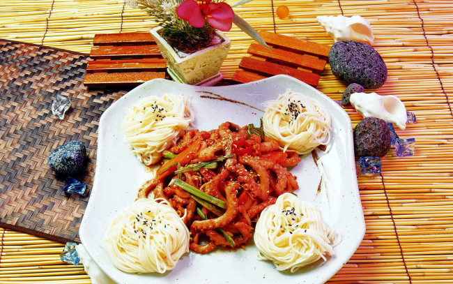 Обои картинки фото еда, макаронные блюда, овощи, вермишель
