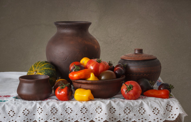 Обои картинки фото еда, натюрморт, кувшин, овощи, помидоры, томаты