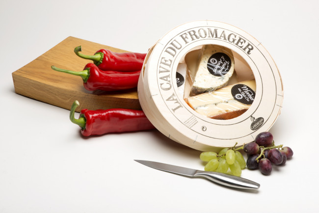 Обои картинки фото еда, натюрморт, сыр, виноград, перец