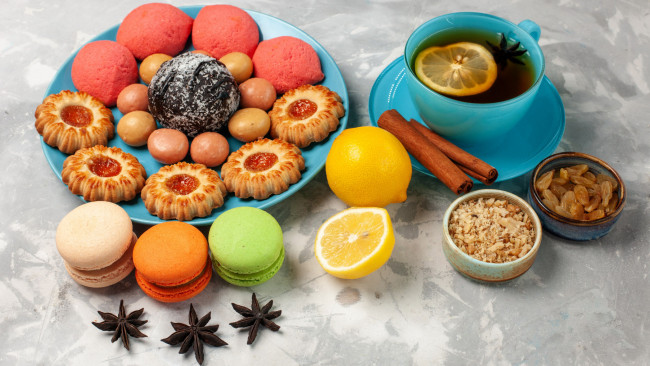 Обои картинки фото еда, пирожные,  кексы,  печенье, макаруны, печенье, чай, лимон, корица, анис