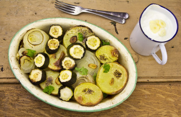 Картинка еда овощи картофель лук кабачки сметана запеченные