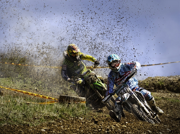 Обои картинки фото спорт, мотокросс, скорость, грязь, вираж, гонка