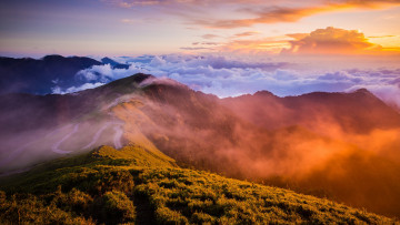 Картинка природа восходы закаты закат пейзаж дорожка трава небо вид тропинка туман свет солнечно облака высота лес дымка вечер холм освещение спуск склон горы красота