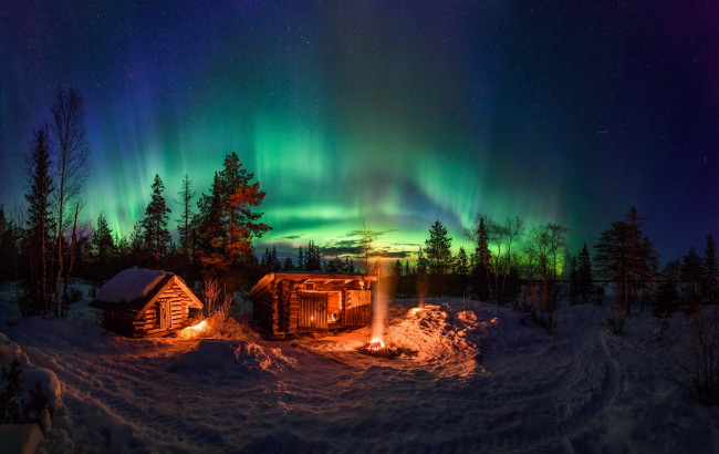 Обои картинки фото природа, северное сияние, костёр, домики, лес, зима, ночь