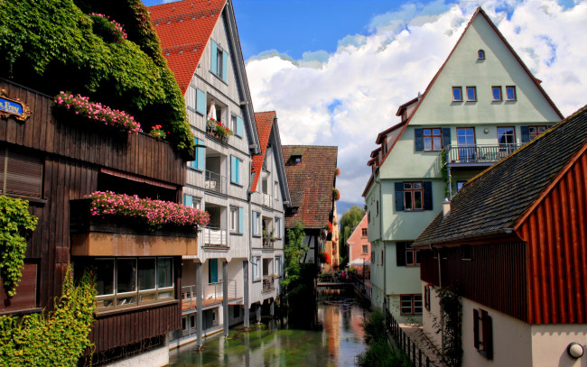 Обои картинки фото германия, ульм, города, улицы, площади, набережные, дома, канал, балкон, цветы, мостик, цветники