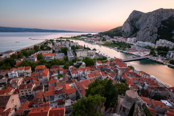 Картинка omi& 353 +croatia города -+панорамы omis croatia cetina river adriatic sea омиш хорватия река цетина адриатическое море панорама здания горы