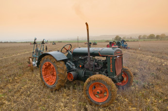 Картинка техника тракторы поле трактор