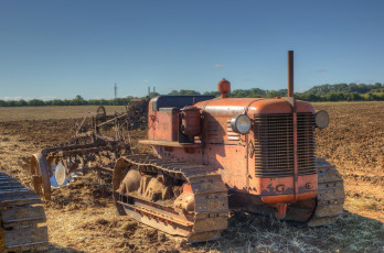 Картинка техника тракторы+на+гусенецах трактор поле